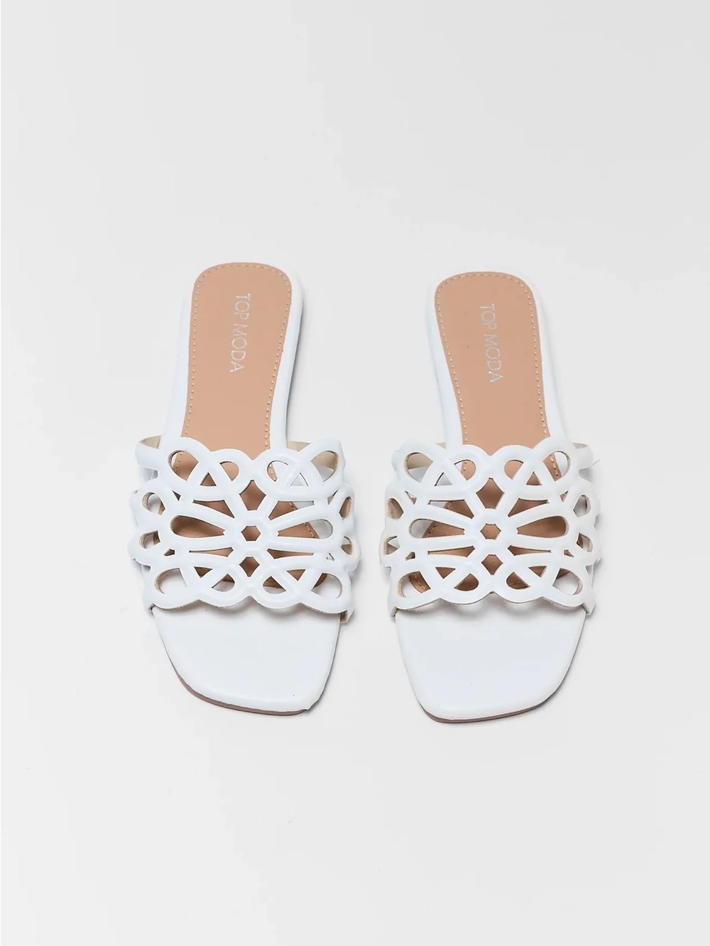 AVARA Mindy White Cutout Floral Sandal — Size 7